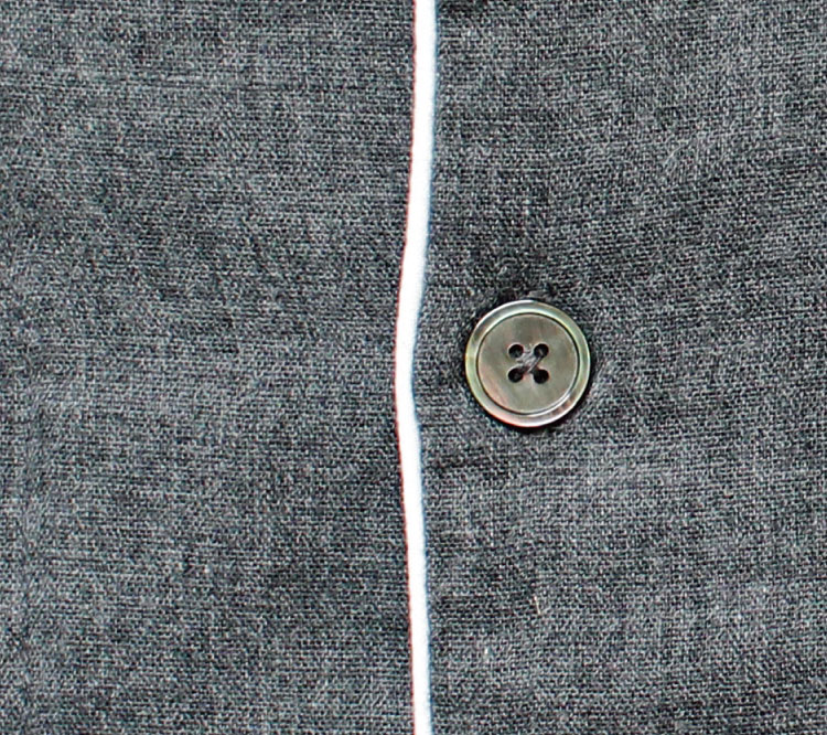 生地の色：チャコール ボタン