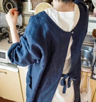 渡辺友美子さん(背中)