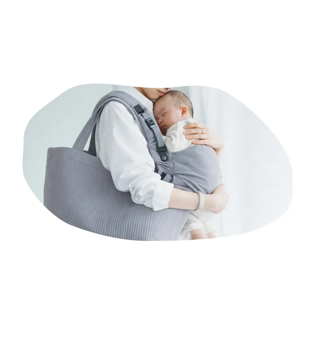 マザーズバッグとして活躍するヌビバッグの紹介画像。軽くて出し入れしやすく収納力に配慮したデイリー使い向けトートバッグ