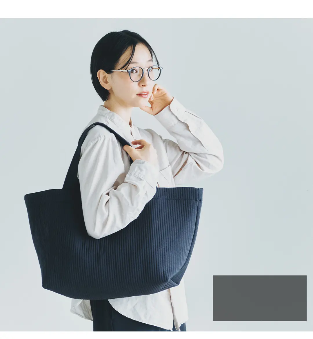 ヌビバッグのカラーバリエーション「ブラック」の商品画像。シーンを選ばず使いやすい定番カラー