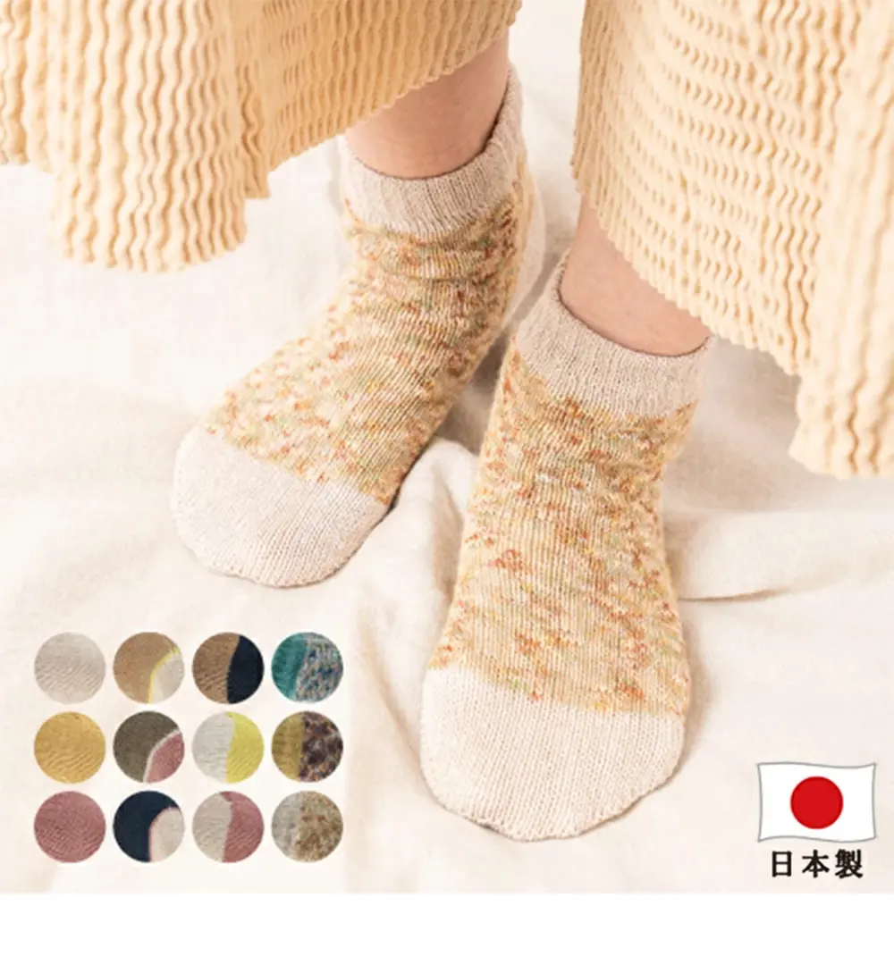 フランダースリネンを使用した快適ソックスの着用イメージ。レディース向けリネンソックスの足元写真