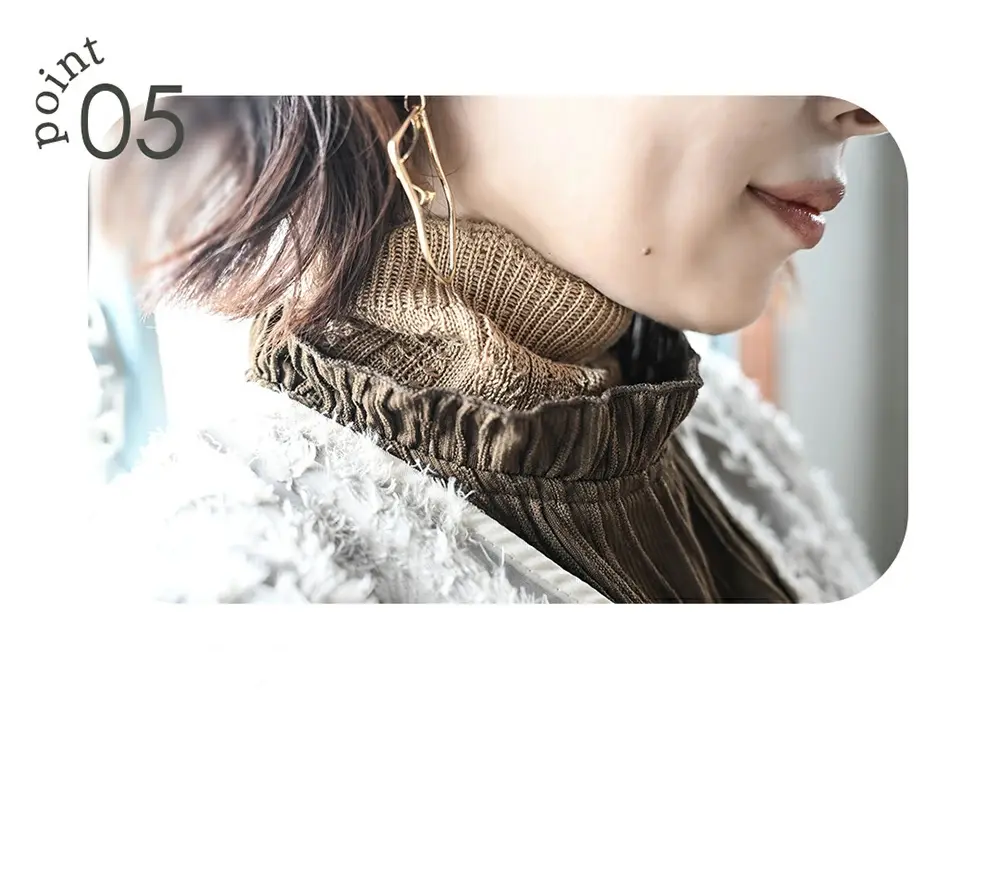 インナー使いにも適したレディースシルクネックウォーマーの使用シーンイメージ。冬は重ね付けで首まわりの冷え対策。