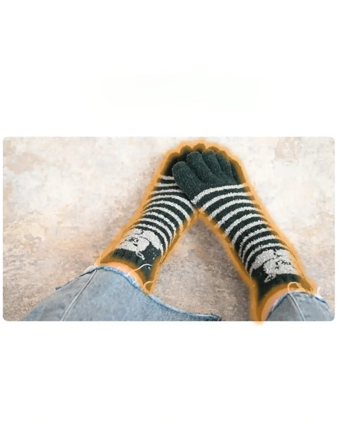 こたついらずソックスの柄ソックス5本指ショート丈着用イメージ。モコモコ素材で足元の冷え対策を意識した冬用ソックス