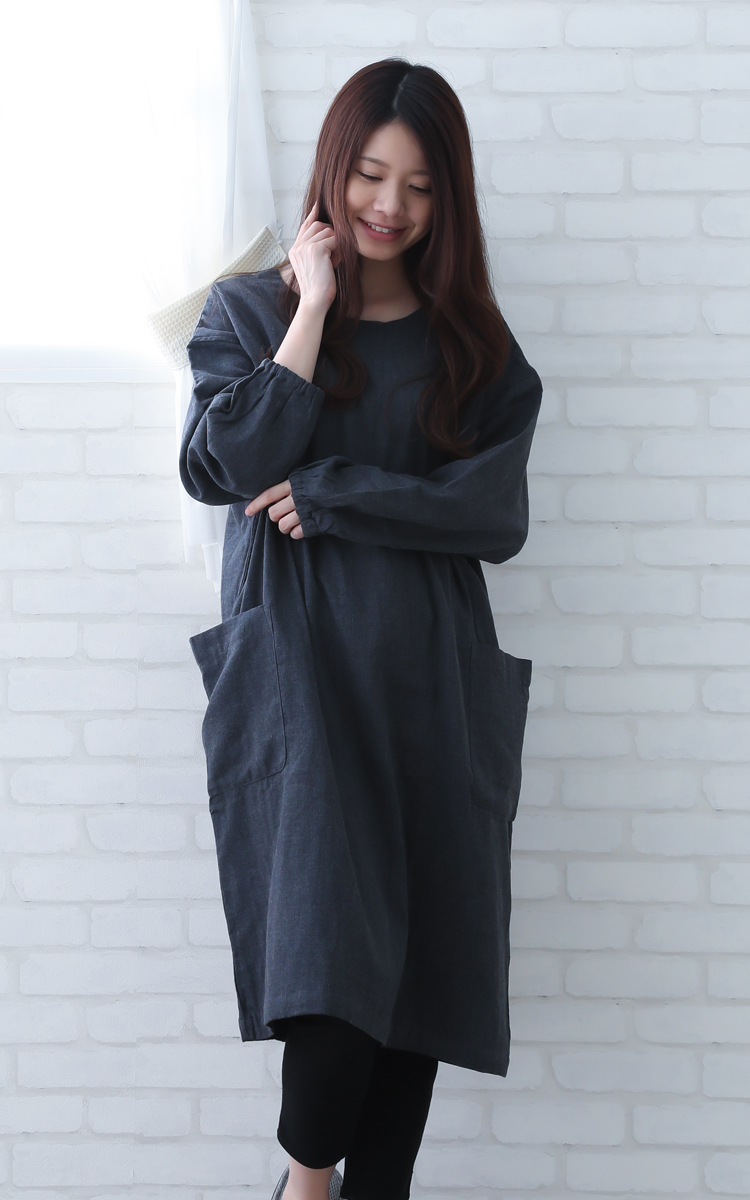 首元参考：ラウンドネック　チャコールグレー