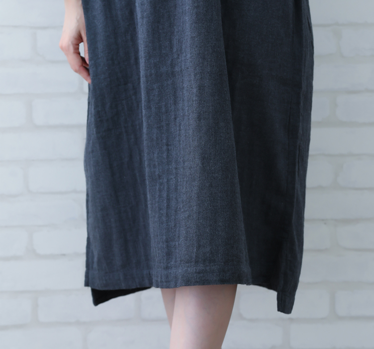 袖口はタック入り