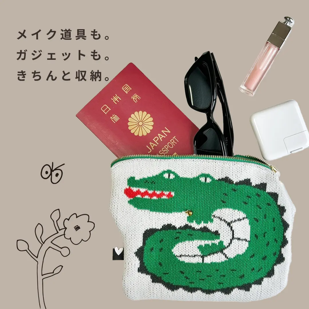 メイク道具も。ガジェットも。きちんと収納。